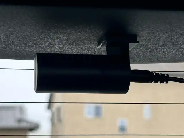 クライスラー・ジープ ジープ レネゲード トレイルホーク 熊本県 2017(平29)年 3.1万km 黄 純正ディスプレイオーディオ/・AM/FM/USB/AUX/BT/バックカメラ/レーンキープアシスト/クリアランスソナー/横滑り防止機能/ブラインドスポットモニター/ダウンヒルアシストコントロール/クルーズコントロール/後方コーナーセンサー/革巻きステアリング/・ステアリングリモコン/電動格納ミラー/・ウィンカーミラー/オートライト/・フォグランプ/・HIDライト/電動サイドブレーキ/前後ドライブレコーダー（DRY-TW7550）/トノカバー/ルーフレール/純正フロアマット/純正アルミホイール/スマートキー