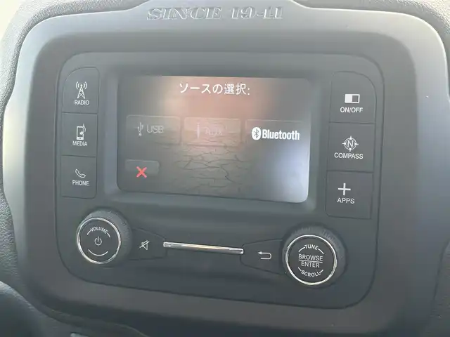 クライスラー・ジープ ジープ レネゲード トレイルホーク 熊本県 2017(平29)年 3.1万km 黄 純正ディスプレイオーディオ/・AM/FM/USB/AUX/BT/バックカメラ/レーンキープアシスト/クリアランスソナー/横滑り防止機能/ブラインドスポットモニター/ダウンヒルアシストコントロール/クルーズコントロール/後方コーナーセンサー/革巻きステアリング/・ステアリングリモコン/電動格納ミラー/・ウィンカーミラー/オートライト/・フォグランプ/・HIDライト/電動サイドブレーキ/前後ドライブレコーダー（DRY-TW7550）/トノカバー/ルーフレール/純正フロアマット/純正アルミホイール/スマートキー