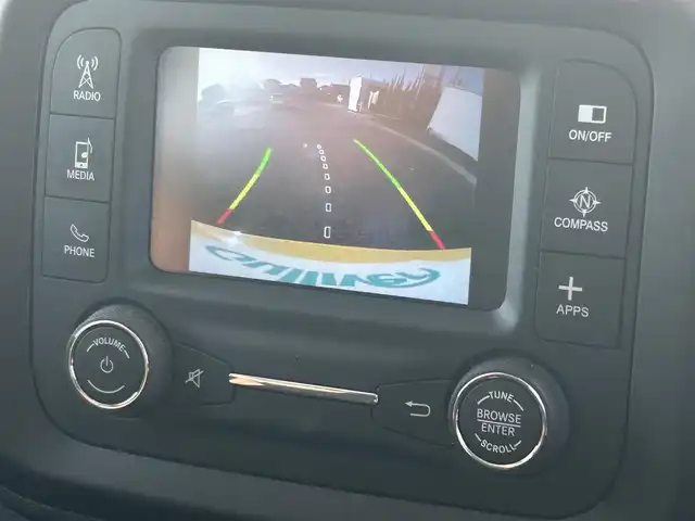 クライスラー・ジープ ジープ レネゲード トレイルホーク 熊本県 2017(平29)年 3.1万km 黄 純正ディスプレイオーディオ/・AM/FM/USB/AUX/BT/バックカメラ/レーンキープアシスト/クリアランスソナー/横滑り防止機能/ブラインドスポットモニター/ダウンヒルアシストコントロール/クルーズコントロール/後方コーナーセンサー/革巻きステアリング/・ステアリングリモコン/電動格納ミラー/・ウィンカーミラー/オートライト/・フォグランプ/・HIDライト/電動サイドブレーキ/前後ドライブレコーダー（DRY-TW7550）/トノカバー/ルーフレール/純正フロアマット/純正アルミホイール/スマートキー