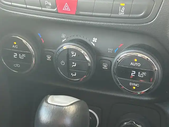 クライスラー・ジープ ジープ レネゲード トレイルホーク 熊本県 2017(平29)年 3.1万km 黄 純正ディスプレイオーディオ/・AM/FM/USB/AUX/BT/バックカメラ/レーンキープアシスト/クリアランスソナー/横滑り防止機能/ブラインドスポットモニター/ダウンヒルアシストコントロール/クルーズコントロール/後方コーナーセンサー/革巻きステアリング/・ステアリングリモコン/電動格納ミラー/・ウィンカーミラー/オートライト/・フォグランプ/・HIDライト/電動サイドブレーキ/前後ドライブレコーダー（DRY-TW7550）/トノカバー/ルーフレール/純正フロアマット/純正アルミホイール/スマートキー