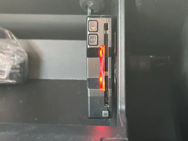 クライスラー・ジープ ジープ レネゲード トレイルホーク 熊本県 2017(平29)年 3.1万km 黄 純正ディスプレイオーディオ/・AM/FM/USB/AUX/BT/バックカメラ/レーンキープアシスト/クリアランスソナー/横滑り防止機能/ブラインドスポットモニター/ダウンヒルアシストコントロール/クルーズコントロール/後方コーナーセンサー/革巻きステアリング/・ステアリングリモコン/電動格納ミラー/・ウィンカーミラー/オートライト/・フォグランプ/・HIDライト/電動サイドブレーキ/前後ドライブレコーダー（DRY-TW7550）/トノカバー/ルーフレール/純正フロアマット/純正アルミホイール/スマートキー