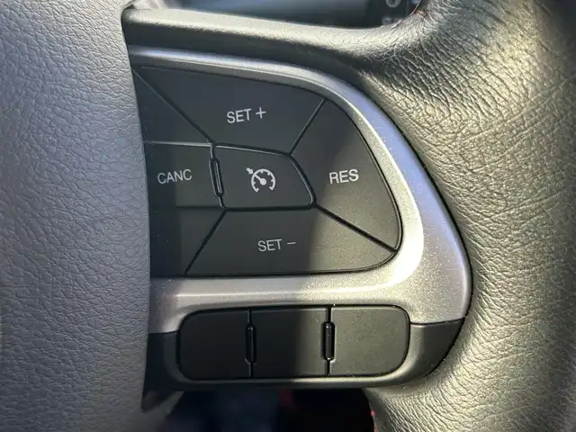 クライスラー・ジープ ジープ レネゲード トレイルホーク 熊本県 2017(平29)年 3.1万km 黄 純正ディスプレイオーディオ/・AM/FM/USB/AUX/BT/バックカメラ/レーンキープアシスト/クリアランスソナー/横滑り防止機能/ブラインドスポットモニター/ダウンヒルアシストコントロール/クルーズコントロール/後方コーナーセンサー/革巻きステアリング/・ステアリングリモコン/電動格納ミラー/・ウィンカーミラー/オートライト/・フォグランプ/・HIDライト/電動サイドブレーキ/前後ドライブレコーダー（DRY-TW7550）/トノカバー/ルーフレール/純正フロアマット/純正アルミホイール/スマートキー