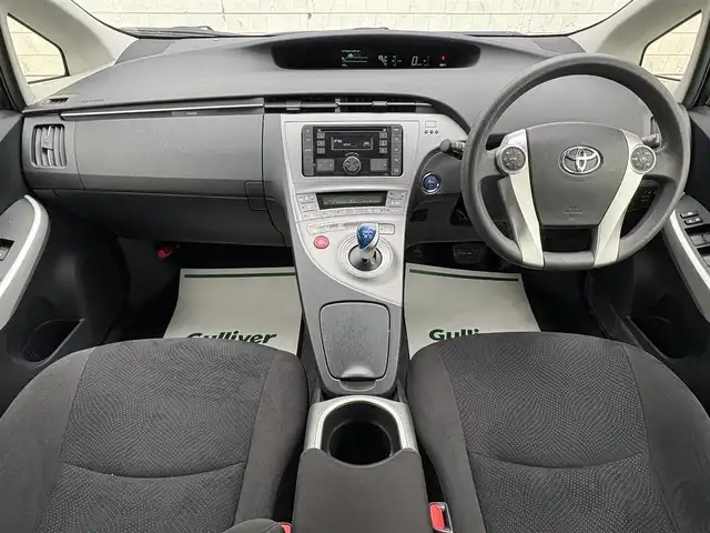 トヨタ プリウス S 岩手県 2015(平27)年 6.3万km ホワイトパールクリスタルシャイン 禁煙車/純正オーディオ/→CD/FM/AM/AUX/ステアリングスイッチ（オーディオ連動）/オートライト/HIDヘッドライト/フォグライト/〇プッシュスタート/〇電動格納ミラー/〇ウィンカーミラー/〇全席オートパワーウィンドウ/〇ドアバイザー/〇フロアマット/〇シガーソケット/〇スマートキー