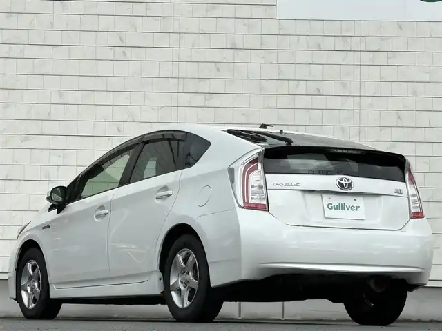 トヨタ プリウス S 岩手県 2015(平27)年 6.3万km ホワイトパールクリスタルシャイン 禁煙車/純正オーディオ/→CD/FM/AM/AUX/ステアリングスイッチ（オーディオ連動）/オートライト/HIDヘッドライト/フォグライト/〇プッシュスタート/〇電動格納ミラー/〇ウィンカーミラー/〇全席オートパワーウィンドウ/〇ドアバイザー/〇フロアマット/〇シガーソケット/〇スマートキー