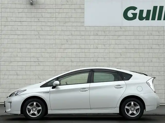 トヨタ プリウス S 岩手県 2015(平27)年 6.3万km ホワイトパールクリスタルシャイン 禁煙車/純正オーディオ/→CD/FM/AM/AUX/ステアリングスイッチ（オーディオ連動）/オートライト/HIDヘッドライト/フォグライト/〇プッシュスタート/〇電動格納ミラー/〇ウィンカーミラー/〇全席オートパワーウィンドウ/〇ドアバイザー/〇フロアマット/〇シガーソケット/〇スマートキー