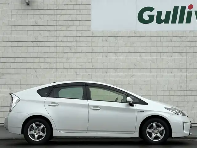 トヨタ プリウス S 岩手県 2015(平27)年 6.3万km ホワイトパールクリスタルシャイン 禁煙車/純正オーディオ/→CD/FM/AM/AUX/ステアリングスイッチ（オーディオ連動）/オートライト/HIDヘッドライト/フォグライト/〇プッシュスタート/〇電動格納ミラー/〇ウィンカーミラー/〇全席オートパワーウィンドウ/〇ドアバイザー/〇フロアマット/〇シガーソケット/〇スマートキー