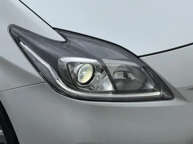 トヨタ プリウス S 岩手県 2015(平27)年 6.3万km ホワイトパールクリスタルシャイン 禁煙車/純正オーディオ/→CD/FM/AM/AUX/ステアリングスイッチ（オーディオ連動）/オートライト/HIDヘッドライト/フォグライト/〇プッシュスタート/〇電動格納ミラー/〇ウィンカーミラー/〇全席オートパワーウィンドウ/〇ドアバイザー/〇フロアマット/〇シガーソケット/〇スマートキー