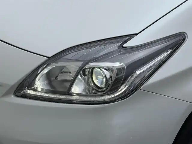 トヨタ プリウス S 岩手県 2015(平27)年 6.3万km ホワイトパールクリスタルシャイン 禁煙車/純正オーディオ/→CD/FM/AM/AUX/ステアリングスイッチ（オーディオ連動）/オートライト/HIDヘッドライト/フォグライト/〇プッシュスタート/〇電動格納ミラー/〇ウィンカーミラー/〇全席オートパワーウィンドウ/〇ドアバイザー/〇フロアマット/〇シガーソケット/〇スマートキー