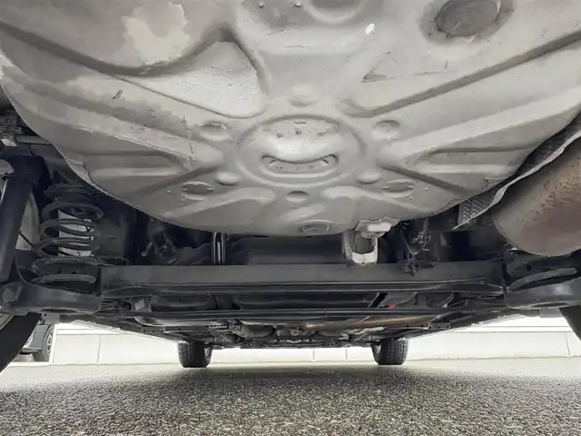 トヨタ プリウス S 岩手県 2015(平27)年 6.3万km ホワイトパールクリスタルシャイン 禁煙車/純正オーディオ/→CD/FM/AM/AUX/ステアリングスイッチ（オーディオ連動）/オートライト/HIDヘッドライト/フォグライト/〇プッシュスタート/〇電動格納ミラー/〇ウィンカーミラー/〇全席オートパワーウィンドウ/〇ドアバイザー/〇フロアマット/〇シガーソケット/〇スマートキー