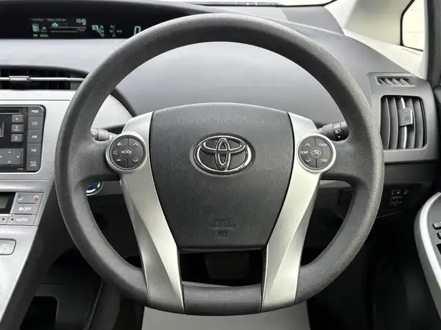 トヨタ プリウス S 岩手県 2015(平27)年 6.3万km ホワイトパールクリスタルシャイン 禁煙車/純正オーディオ/→CD/FM/AM/AUX/ステアリングスイッチ（オーディオ連動）/オートライト/HIDヘッドライト/フォグライト/〇プッシュスタート/〇電動格納ミラー/〇ウィンカーミラー/〇全席オートパワーウィンドウ/〇ドアバイザー/〇フロアマット/〇シガーソケット/〇スマートキー