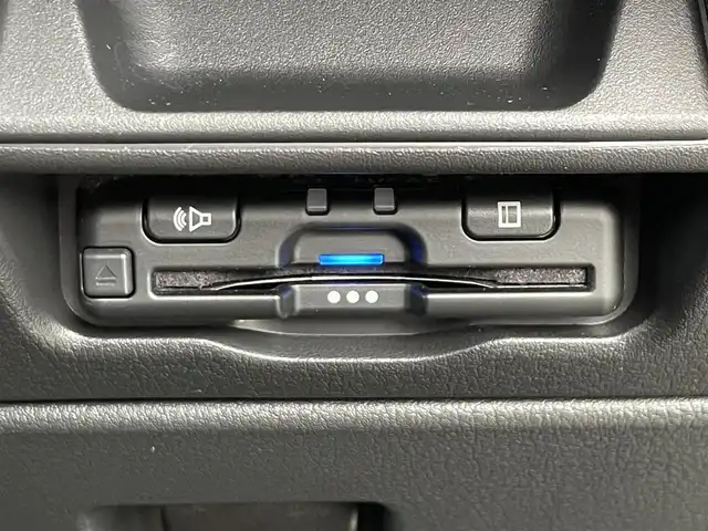 マツダ ＣＸ－６０ XD Lパッケージ 滋賀県 2023(令5)年 1.9万km ジェットブラックマイカ 純正ディスプレイオーディオ/・AM/FM/・HDMI/・Bluetooth/・AppleCarPlay/・AndroidAuto/360°ビューモニター/ステアリングスイッチ/革巻きステアリング/ステアリングスイッチ/ステアリングヒーター/置くだけ充電/前方ドライブレコーダー/ETC/全席シートヒーター/前席パワーシート/運転席メモリシート/前後進スマートブレーキサポート/前後進誤発進抑制/レーンキープアシスト/ロードキープアシスト/側方危険回避/前側方接近検知/後側方接近検知/ブラインドスポットモニタリング/降車時警告/ドライバー異常検知/アダプティブクルーズコントロール/オートリトラミラー/スマートキー×2/純正20インチアルミホイール