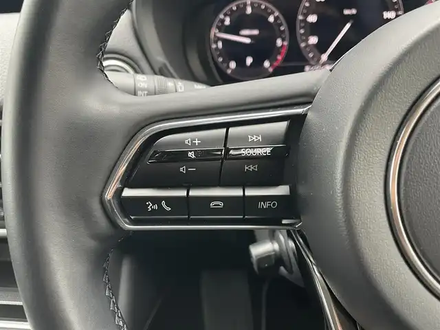 マツダ ＣＸ－６０ XD Lパッケージ 滋賀県 2023(令5)年 1.9万km ジェットブラックマイカ 純正ディスプレイオーディオ/・AM/FM/・HDMI/・Bluetooth/・AppleCarPlay/・AndroidAuto/360°ビューモニター/ステアリングスイッチ/革巻きステアリング/ステアリングスイッチ/ステアリングヒーター/置くだけ充電/前方ドライブレコーダー/ETC/全席シートヒーター/前席パワーシート/運転席メモリシート/前後進スマートブレーキサポート/前後進誤発進抑制/レーンキープアシスト/ロードキープアシスト/側方危険回避/前側方接近検知/後側方接近検知/ブラインドスポットモニタリング/降車時警告/ドライバー異常検知/アダプティブクルーズコントロール/オートリトラミラー/スマートキー×2/純正20インチアルミホイール