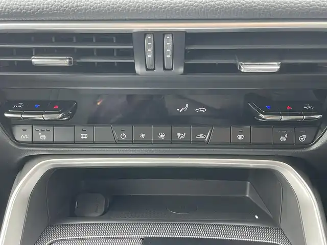 マツダ ＣＸ－６０ XD Lパッケージ 滋賀県 2023(令5)年 1.9万km ジェットブラックマイカ 純正ディスプレイオーディオ/・AM/FM/・HDMI/・Bluetooth/・AppleCarPlay/・AndroidAuto/360°ビューモニター/ステアリングスイッチ/革巻きステアリング/ステアリングスイッチ/ステアリングヒーター/置くだけ充電/前方ドライブレコーダー/ETC/全席シートヒーター/前席パワーシート/運転席メモリシート/前後進スマートブレーキサポート/前後進誤発進抑制/レーンキープアシスト/ロードキープアシスト/側方危険回避/前側方接近検知/後側方接近検知/ブラインドスポットモニタリング/降車時警告/ドライバー異常検知/アダプティブクルーズコントロール/オートリトラミラー/スマートキー×2/純正20インチアルミホイール