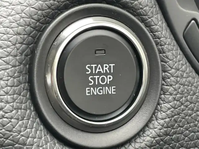 マツダ ＣＸ－６０ XD Lパッケージ 滋賀県 2023(令5)年 1.9万km ジェットブラックマイカ 純正ディスプレイオーディオ/・AM/FM/・HDMI/・Bluetooth/・AppleCarPlay/・AndroidAuto/360°ビューモニター/ステアリングスイッチ/革巻きステアリング/ステアリングスイッチ/ステアリングヒーター/置くだけ充電/前方ドライブレコーダー/ETC/全席シートヒーター/前席パワーシート/運転席メモリシート/前後進スマートブレーキサポート/前後進誤発進抑制/レーンキープアシスト/ロードキープアシスト/側方危険回避/前側方接近検知/後側方接近検知/ブラインドスポットモニタリング/降車時警告/ドライバー異常検知/アダプティブクルーズコントロール/オートリトラミラー/スマートキー×2/純正20インチアルミホイール