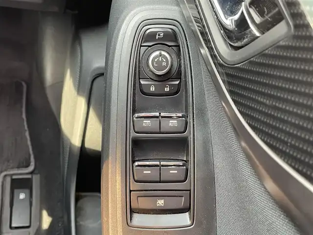 スバル インプレッサ スポーツ 2．0i－L アイサイト 福岡県 2017(平29)年 10.8万km ピュアレッド ワンオーナー/社外ナビ/（Panasonic:CN-LR820D）/Bluetooth対応/フルセグTV/CD/DVD/FM/AM/バックカメラ/レーダークルーズコントロール/パドルシフト/ドアバイザー/プッシュスタート/純正フロアマット/純正アルミホイール/保証書/取扱説明書/スペアキー/スマートキー