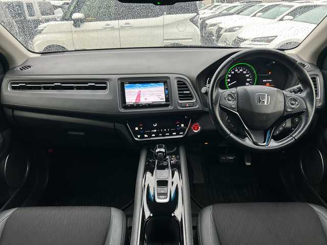 ホンダ ヴェゼル ハイブリッド Z ホンダセンシング 大阪府 2018(平30)年 3.5万km プラチナホワイトパール 純正ナビ(BT/フルセグ/DVD/USB)/バックカメラ/レーダークルーズコントロール/衝突被害軽減システム/レーンキープアシスト/盗難防止装置/横滑り防止装置/コーナーセンサー/ハーフレザーシート/シートヒーター/ドライブレコーダー/ETC/LEDヘッドライト/オートライト/純正フロアマット/純正アルミホイール/スペアキー