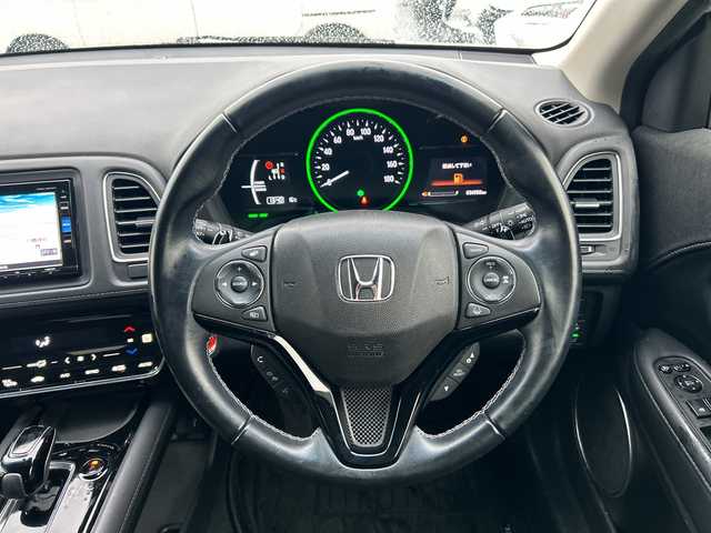 ホンダ ヴェゼル ハイブリッド Z ホンダセンシング 大阪府 2018(平30)年 3.5万km プラチナホワイトパール 純正ナビ(BT/フルセグ/DVD/USB)/バックカメラ/レーダークルーズコントロール/衝突被害軽減システム/レーンキープアシスト/盗難防止装置/横滑り防止装置/コーナーセンサー/ハーフレザーシート/シートヒーター/ドライブレコーダー/ETC/LEDヘッドライト/オートライト/純正フロアマット/純正アルミホイール/スペアキー