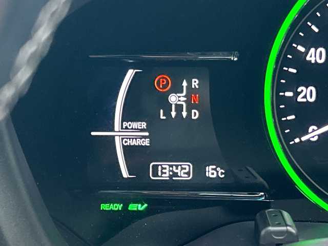 ホンダ ヴェゼル ハイブリッド Z ホンダセンシング 大阪府 2018(平30)年 3.5万km プラチナホワイトパール 純正ナビ(BT/フルセグ/DVD/USB)/バックカメラ/レーダークルーズコントロール/衝突被害軽減システム/レーンキープアシスト/盗難防止装置/横滑り防止装置/コーナーセンサー/ハーフレザーシート/シートヒーター/ドライブレコーダー/ETC/LEDヘッドライト/オートライト/純正フロアマット/純正アルミホイール/スペアキー