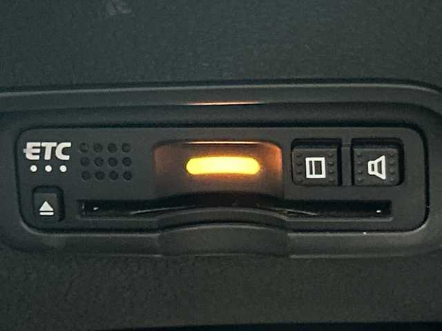 ホンダ ヴェゼル ハイブリッド Z ホンダセンシング 大阪府 2018(平30)年 3.5万km プラチナホワイトパール 純正ナビ(BT/フルセグ/DVD/USB)/バックカメラ/レーダークルーズコントロール/衝突被害軽減システム/レーンキープアシスト/盗難防止装置/横滑り防止装置/コーナーセンサー/ハーフレザーシート/シートヒーター/ドライブレコーダー/ETC/LEDヘッドライト/オートライト/純正フロアマット/純正アルミホイール/スペアキー