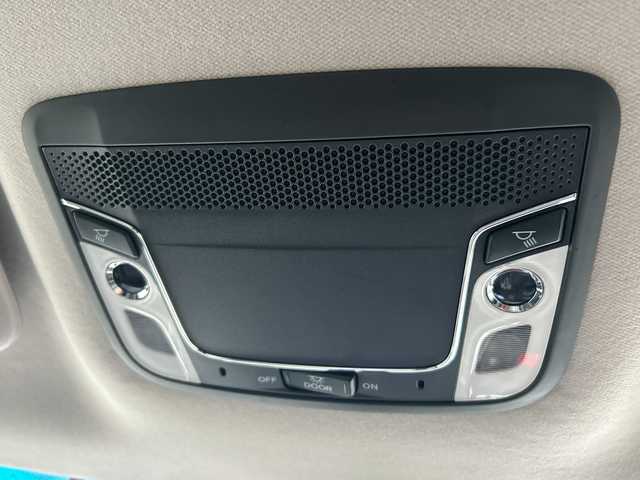 ホンダ ヴェゼル ハイブリッド Z ホンダセンシング 大阪府 2018(平30)年 3.5万km プラチナホワイトパール 純正ナビ(BT/フルセグ/DVD/USB)/バックカメラ/レーダークルーズコントロール/衝突被害軽減システム/レーンキープアシスト/盗難防止装置/横滑り防止装置/コーナーセンサー/ハーフレザーシート/シートヒーター/ドライブレコーダー/ETC/LEDヘッドライト/オートライト/純正フロアマット/純正アルミホイール/スペアキー