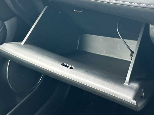 ホンダ ヴェゼル ハイブリッド Z ホンダセンシング 大阪府 2018(平30)年 3.5万km プラチナホワイトパール 純正ナビ(BT/フルセグ/DVD/USB)/バックカメラ/レーダークルーズコントロール/衝突被害軽減システム/レーンキープアシスト/盗難防止装置/横滑り防止装置/コーナーセンサー/ハーフレザーシート/シートヒーター/ドライブレコーダー/ETC/LEDヘッドライト/オートライト/純正フロアマット/純正アルミホイール/スペアキー