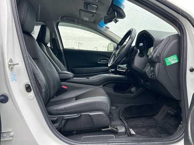 ホンダ ヴェゼル ハイブリッド Z ホンダセンシング 大阪府 2018(平30)年 3.5万km プラチナホワイトパール 純正ナビ(BT/フルセグ/DVD/USB)/バックカメラ/レーダークルーズコントロール/衝突被害軽減システム/レーンキープアシスト/盗難防止装置/横滑り防止装置/コーナーセンサー/ハーフレザーシート/シートヒーター/ドライブレコーダー/ETC/LEDヘッドライト/オートライト/純正フロアマット/純正アルミホイール/スペアキー