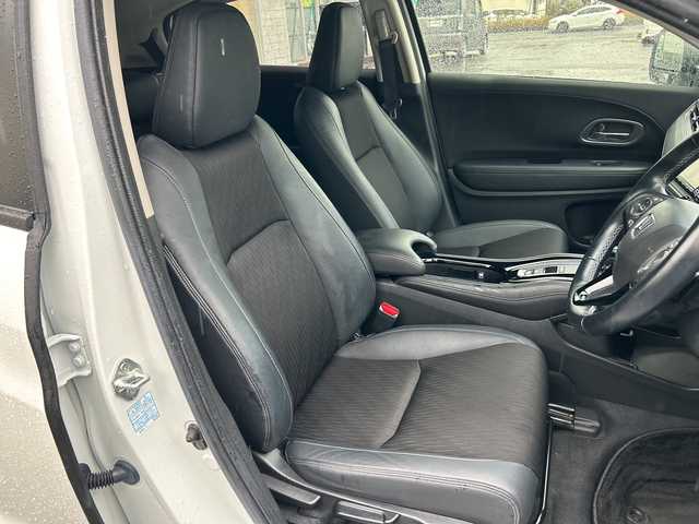 ホンダ ヴェゼル ハイブリッド Z ホンダセンシング 大阪府 2018(平30)年 3.5万km プラチナホワイトパール 純正ナビ(BT/フルセグ/DVD/USB)/バックカメラ/レーダークルーズコントロール/衝突被害軽減システム/レーンキープアシスト/盗難防止装置/横滑り防止装置/コーナーセンサー/ハーフレザーシート/シートヒーター/ドライブレコーダー/ETC/LEDヘッドライト/オートライト/純正フロアマット/純正アルミホイール/スペアキー