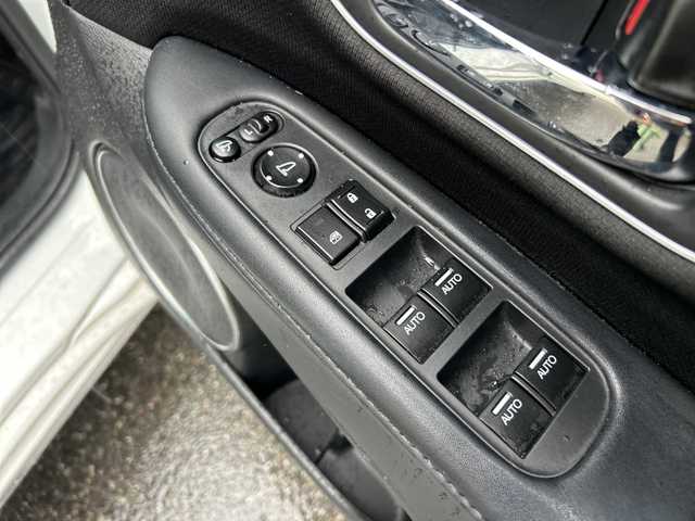 ホンダ ヴェゼル ハイブリッド Z ホンダセンシング 大阪府 2018(平30)年 3.5万km プラチナホワイトパール 純正ナビ(BT/フルセグ/DVD/USB)/バックカメラ/レーダークルーズコントロール/衝突被害軽減システム/レーンキープアシスト/盗難防止装置/横滑り防止装置/コーナーセンサー/ハーフレザーシート/シートヒーター/ドライブレコーダー/ETC/LEDヘッドライト/オートライト/純正フロアマット/純正アルミホイール/スペアキー