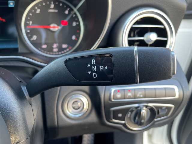 メルセデス・ベンツ Ｃ２２０ｄ ワゴン アバンギャルド 滋賀県 2019(令1)年 5.9万km パール 禁煙車/純正ナビ/（フルセグTV／Bluetooth／USB／Apple CarPlay／Android Auto）/Burmesterサウンド/全方位カメラ/ビルトインETC/ブラインドスポットモニター/前席シートヒーター/メモリーシート/前方ドライブレコーダー/レザーシート/レーンキープアシスト/ステアリングアシスト/パーキングセンサー/パドルシフト/アダプティブクルーズコントロール/前後ソナー/パワーバックドア/アイドリングストップ/ステアリングスイッチ/電動パーキングブレーキ/LEDヘッドライト/オートライト/プッシュスタート/スマートキー