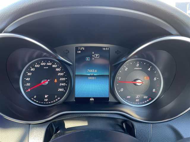 メルセデス・ベンツ Ｃ２２０ｄ ワゴン アバンギャルド 滋賀県 2019(令1)年 5.9万km パール 禁煙車/純正ナビ/（フルセグTV／Bluetooth／USB／Apple CarPlay／Android Auto）/Burmesterサウンド/全方位カメラ/ビルトインETC/ブラインドスポットモニター/前席シートヒーター/メモリーシート/前方ドライブレコーダー/レザーシート/レーンキープアシスト/ステアリングアシスト/パーキングセンサー/パドルシフト/アダプティブクルーズコントロール/前後ソナー/パワーバックドア/アイドリングストップ/ステアリングスイッチ/電動パーキングブレーキ/LEDヘッドライト/オートライト/プッシュスタート/スマートキー