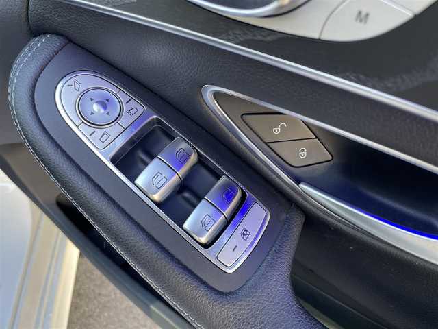 メルセデス・ベンツ Ｃ２２０ｄ ワゴン アバンギャルド 滋賀県 2019(令1)年 5.9万km パール 禁煙車/純正ナビ/（フルセグTV／Bluetooth／USB／Apple CarPlay／Android Auto）/Burmesterサウンド/全方位カメラ/ビルトインETC/ブラインドスポットモニター/前席シートヒーター/メモリーシート/前方ドライブレコーダー/レザーシート/レーンキープアシスト/ステアリングアシスト/パーキングセンサー/パドルシフト/アダプティブクルーズコントロール/前後ソナー/パワーバックドア/アイドリングストップ/ステアリングスイッチ/電動パーキングブレーキ/LEDヘッドライト/オートライト/プッシュスタート/スマートキー