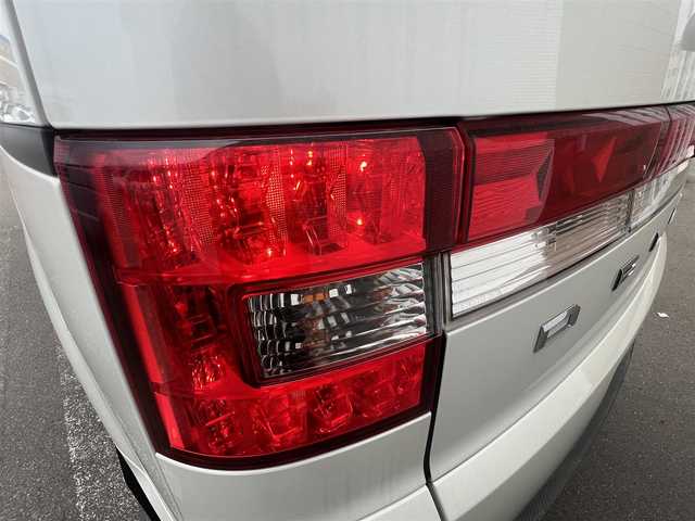三菱 デリカＤ：５ D－Power package 秋田県 2015(平27)年 11.5万km ウォームホワイトパール ４WD/ディーゼルターボ/純正ナビ/フルセグ/バックカメラ/両側パワスラ/純正アルミ/スマートキー/クルーズコントロール/前席シートヒーター/フリップダウンモニター/電動リアゲート/ステアリングスイッチ/パドルシフト/社外フロアマット/純正ドアバイザー/ETC/オートライト/オートエアコン/パワーステアリング/パワーウィンドウ/横滑り防止/電動格納ウィンカーミラー/保証書/取扱説明書/記録簿