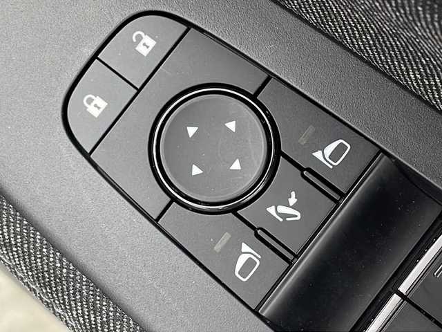 日産 オーラ G 三重県 2022(令4)年 0.9万km バーガンディー 禁煙車/純正9インチナビ/全方位カメラ/フルセグ/デジタルインナーミラー/ETC/前後ドライブレコーダー/衝突軽減ブレーキ/車線逸脱システム/ブラインドスポットモニター/オートハイビーム/コーナーセンサー/純正17インチAW/スマートキー