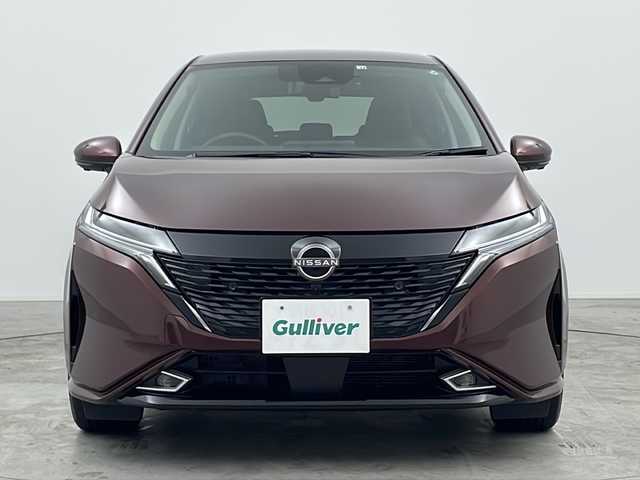 日産 オーラ G 三重県 2022(令4)年 0.9万km バーガンディー 禁煙車/純正9インチナビ/全方位カメラ/フルセグ/デジタルインナーミラー/ETC/前後ドライブレコーダー/衝突軽減ブレーキ/車線逸脱システム/ブラインドスポットモニター/オートハイビーム/コーナーセンサー/純正17インチAW/スマートキー