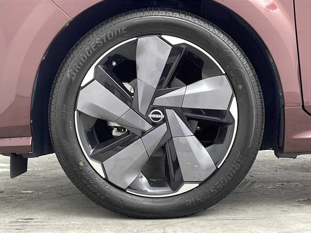 日産 オーラ G 三重県 2022(令4)年 0.9万km バーガンディー 禁煙車/純正9インチナビ/全方位カメラ/フルセグ/デジタルインナーミラー/ETC/前後ドライブレコーダー/衝突軽減ブレーキ/車線逸脱システム/ブラインドスポットモニター/オートハイビーム/コーナーセンサー/純正17インチAW/スマートキー