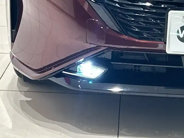 日産 オーラ G 埼玉県 2022(令4)年 0.9万km バーガンディー エマージェンシーブレーキ/純正ナビ/　　BT/HDMI/フルセグTV/アラウンドビューモニター/LEDオートライト/ハーフレザー/純正17インチAW/デジタルインナーミラー/ステアリングスイッチ/ドライブレコーダー/プッシュスタート/禁煙車