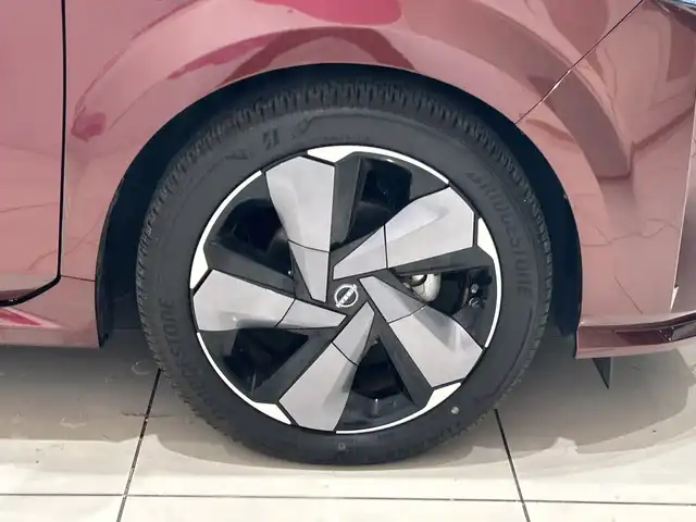 日産 オーラ G 埼玉県 2022(令4)年 0.9万km バーガンディー エマージェンシーブレーキ/純正ナビ/　　BT/HDMI/フルセグTV/アラウンドビューモニター/LEDオートライト/ハーフレザー/純正17インチAW/デジタルインナーミラー/ステアリングスイッチ/ドライブレコーダー/プッシュスタート/禁煙車