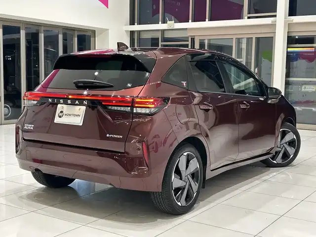 日産 オーラ G 埼玉県 2022(令4)年 0.9万km バーガンディー エマージェンシーブレーキ/純正ナビ/　　BT/HDMI/フルセグTV/アラウンドビューモニター/LEDオートライト/ハーフレザー/純正17インチAW/デジタルインナーミラー/ステアリングスイッチ/ドライブレコーダー/プッシュスタート/禁煙車