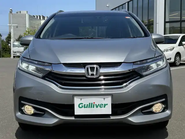 ホンダ シャトル ハイブリッド Z 青森県 2015(平27)年 6.1万km ティンテッドシルバーM ・４WD/・社外SDナビ/（AM/FM/CD/DVD/フルセグ）/・Bluetooth/・クルーズコントロール/・車両接近通報装置/・バックカメラ/・横滑り防止装置/・盗難防止装置/・プッシュスタート/・スマートキー/・スペアキー/・エンジンスターター/・オートライト/・LEDライト/・フォグランプ/・電動格納ミラー/・ドアバイザー/・マニュアルモード付AT/・パドルシフト/・前席シートヒーター/・ミラーヒーター/・ETC/・前後ドライブレコーダー/・純正16インチアルミホイール/・社外アルミホイール付冬タイヤあり/・社外フロアマット