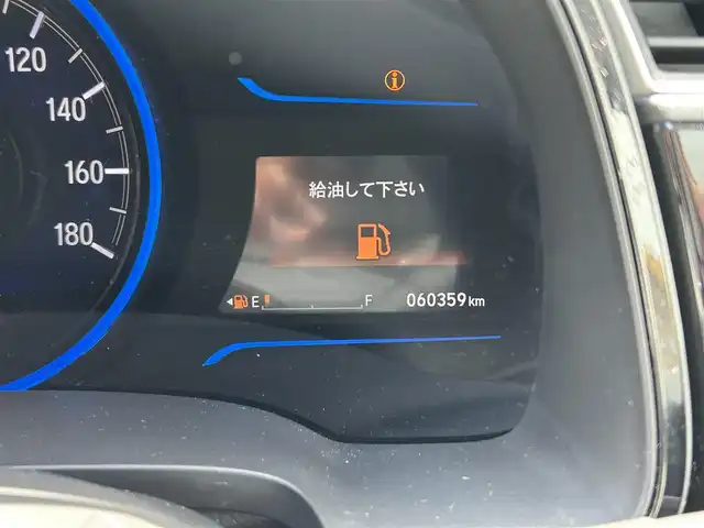 ホンダ シャトル ハイブリッド Z 青森県 2015(平27)年 6.1万km ティンテッドシルバーM ・４WD/・社外SDナビ/（AM/FM/CD/DVD/フルセグ）/・Bluetooth/・クルーズコントロール/・車両接近通報装置/・バックカメラ/・横滑り防止装置/・盗難防止装置/・プッシュスタート/・スマートキー/・スペアキー/・エンジンスターター/・オートライト/・LEDライト/・フォグランプ/・電動格納ミラー/・ドアバイザー/・マニュアルモード付AT/・パドルシフト/・前席シートヒーター/・ミラーヒーター/・ETC/・前後ドライブレコーダー/・純正16インチアルミホイール/・社外アルミホイール付冬タイヤあり/・社外フロアマット