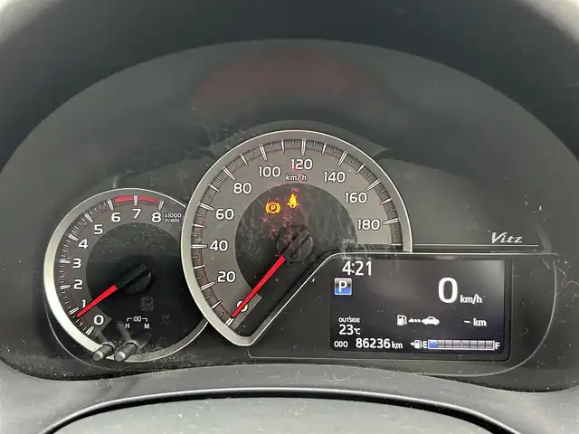 トヨタ ヴィッツ F 愛媛県 2015(平27)年 8.7万km グレーメタリック 純正ナビ/ETC/オートライト/スマートキー