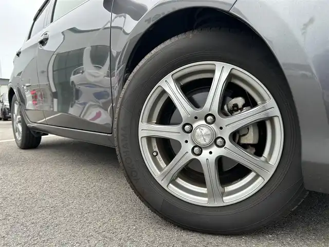トヨタ ヴィッツ F 愛媛県 2015(平27)年 8.7万km グレーメタリック 純正ナビ/ETC/オートライト/スマートキー