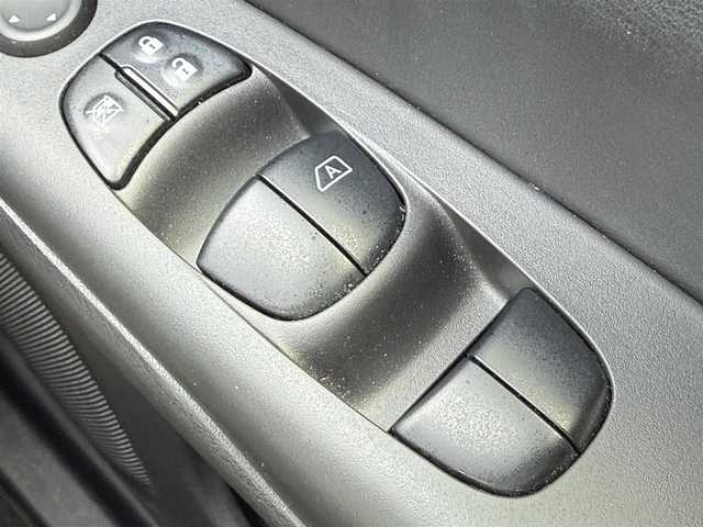 日産 セレナ e－パワー ハイウェイスター V 千葉県 2020(令2)年 6.4万km ブリリアントホワイトパール 純正SDナビ/ (フルセグTV/CD/DVD/BD/Bluetooth)/ワンオーナー/全方位バックカメラ/両側パワースライド/ドライブレコーダー/インテリジェントクルーズコントロール/インテリジェントエマージェンシーブレーキ/ETC/前後コーナーセンサー/ステアリングスイッチ/三列シート/純正LEDヘッドライト/オートライト/スマートキー/スペアキー/保証書/取扱説明書あり