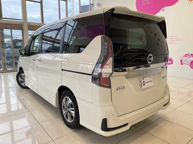 日産 セレナ e－パワー ハイウェイスター V 埼玉県 2020(令2)年 6.4万km ブリリアントホワイトパール エマージェンシーブレーキ/純正10インチSDナビ/　　CD/DVD/BT/フルセグ/アラウンドビューモニター/両側パワースライド/クルーズコントロール/純正LEDオートライト/純正15インチアルミホイール/ステアリングスイッチ/ETC