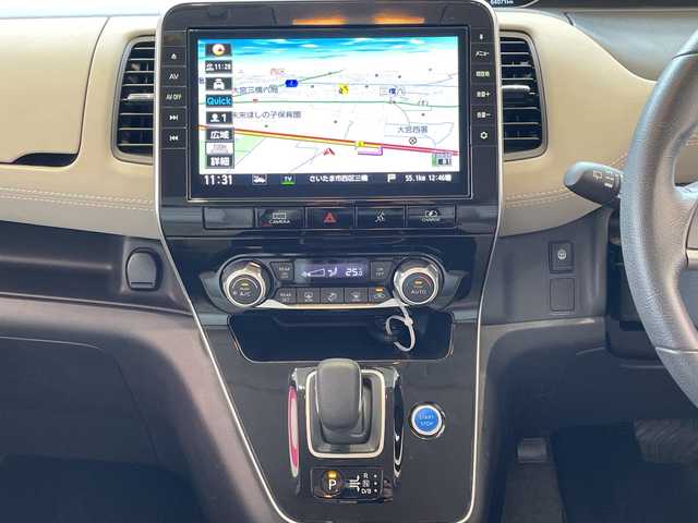 日産 セレナ e－パワー ハイウェイスター V 埼玉県 2020(令2)年 6.4万km ブリリアントホワイトパール エマージェンシーブレーキ/純正10インチSDナビ/　　CD/DVD/BT/フルセグ/アラウンドビューモニター/両側パワースライド/クルーズコントロール/純正LEDオートライト/純正15インチアルミホイール/ステアリングスイッチ/ETC