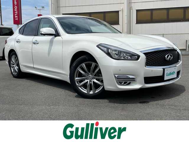 日産 フーガ 250GT Aパッケージ 群馬県 2018(平30)年 7.7万km ブリリアントホワイトパール 安全装備/・衝突軽減ブレーキ/・横滑り防止/・アラウンドビューモニター/・クルーズコントロール/・コーナーセンサー/・オートライト/純正ナビ/・AM/FM/Bluetooth/・CD/DVD/USB/・フルセグTV/MSV/LEDヘッドライト/LEDフォグランプ/パワーシート/ドライブレコーダー/ETC/純正フロアマット/スマートキー/プッシュスタート/左手ブレーキ、アクセルレバー付き