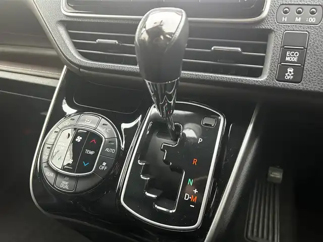 トヨタ エスクァイア Gi 福島県 2015(平27)年 6.9万km ボルドーマイカメタリック 純正ナビ（NSZT-Y64T）/（AM/FM/BT/CD/DVD/TV）/バックカメラ/クルーズコントロール/前席シートヒーター/両側パワースライドドア/ETC/ドライブレコーダー前後/LEDオートヘッドライト/純正15インチアルミ/スマートキー/プッシュスタート