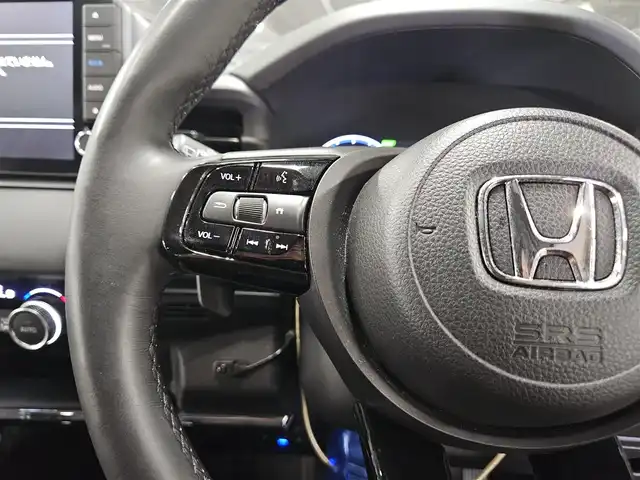 ホンダ ヴェゼル ハイブリッド e:HEV Z 秋田県 2021(令3)年 5.2万km プレミアムクリスタルレッドM 〇ワンオーナー/〇４WD/〇純正9インチナビ/〇フルセグTV/〇バックカメラ/〇純正ETC2.0/〇ドライブレコーダー/〇追従機能付クルーズコントロール/〇コーナーセンサー/〇ホンダセンシング/〇ブラインドスポットインフォメーション/〇LEDヘッドランプ/〇LEDフロントフォグランプ/〇ホンダコネクトディスプレイ/〇革巻きステアリングホイール/〇パドルシフト/〇左右独立温度調整オートエアコン/〇ブラックハーフレザーシート/〇前席シートヒーター/〇純正フロアマット/〇OPグリル/〇純正エアロ（F/S/R）/〇純正18インチアルミ/〇スマートキー/プッシュスタート/〇禁煙車