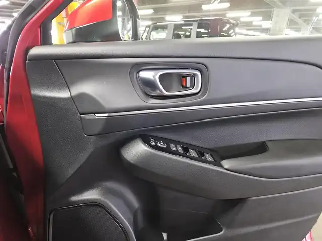 ホンダ ヴェゼル ハイブリッド e:HEV Z 秋田県 2021(令3)年 5.2万km プレミアムクリスタルレッドM 〇ワンオーナー/〇４WD/〇純正9インチナビ/〇フルセグTV/〇バックカメラ/〇純正ETC2.0/〇ドライブレコーダー/〇追従機能付クルーズコントロール/〇コーナーセンサー/〇ホンダセンシング/〇ブラインドスポットインフォメーション/〇LEDヘッドランプ/〇LEDフロントフォグランプ/〇ホンダコネクトディスプレイ/〇革巻きステアリングホイール/〇パドルシフト/〇左右独立温度調整オートエアコン/〇ブラックハーフレザーシート/〇前席シートヒーター/〇純正フロアマット/〇OPグリル/〇純正エアロ（F/S/R）/〇純正18インチアルミ/〇スマートキー/プッシュスタート/〇禁煙車