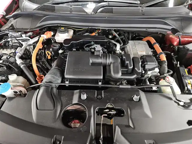 ホンダ ヴェゼル ハイブリッド e:HEV Z 秋田県 2021(令3)年 5.2万km プレミアムクリスタルレッドM 〇ワンオーナー/〇４WD/〇純正9インチナビ/〇フルセグTV/〇バックカメラ/〇純正ETC2.0/〇ドライブレコーダー/〇追従機能付クルーズコントロール/〇コーナーセンサー/〇ホンダセンシング/〇ブラインドスポットインフォメーション/〇LEDヘッドランプ/〇LEDフロントフォグランプ/〇ホンダコネクトディスプレイ/〇革巻きステアリングホイール/〇パドルシフト/〇左右独立温度調整オートエアコン/〇ブラックハーフレザーシート/〇前席シートヒーター/〇純正フロアマット/〇OPグリル/〇純正エアロ（F/S/R）/〇純正18インチアルミ/〇スマートキー/プッシュスタート/〇禁煙車